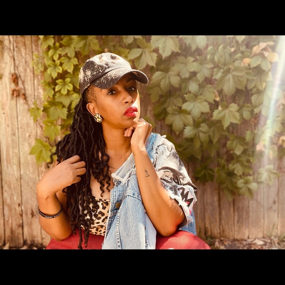 Black & gold vintage earrings - Picture 3 of 5